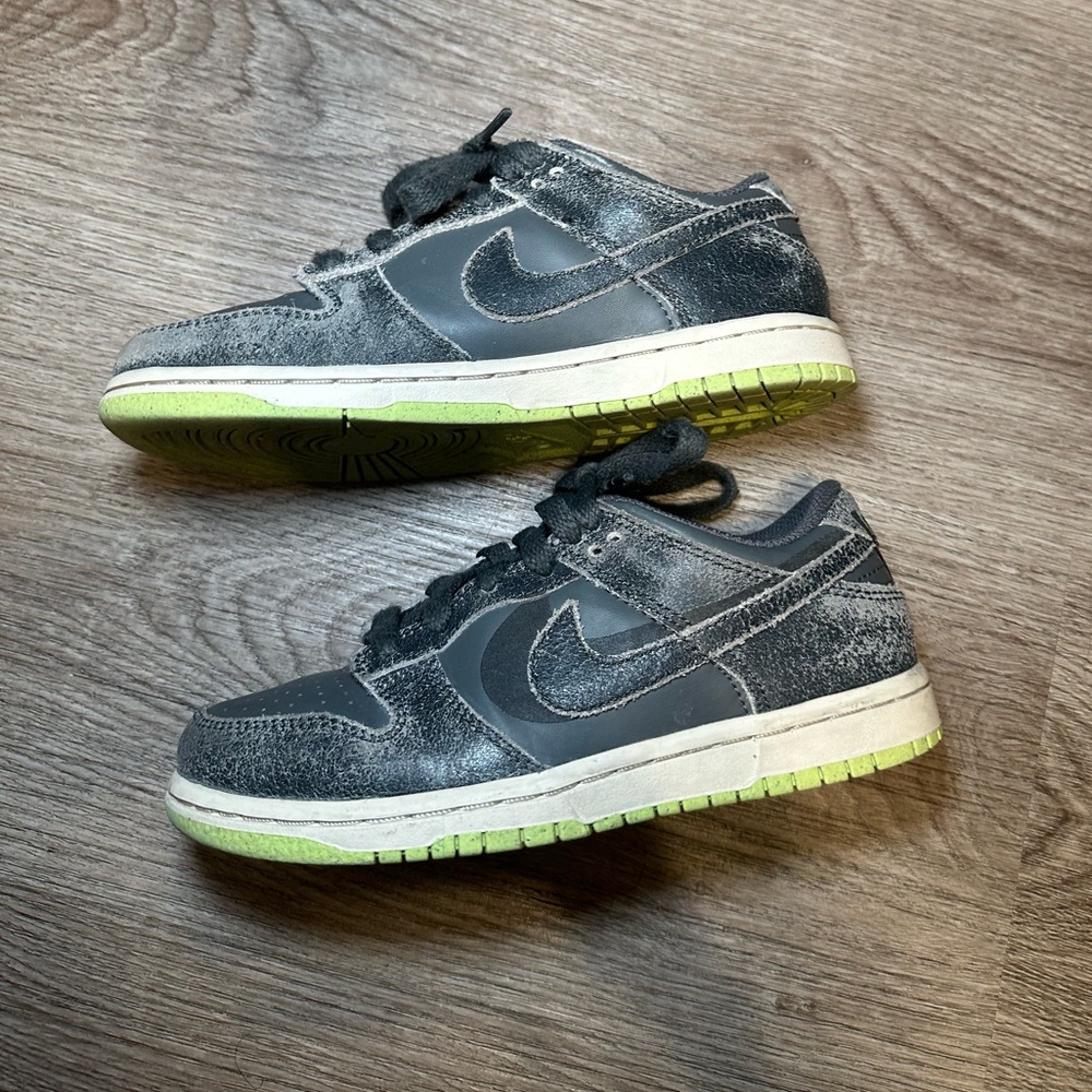 ‼️SALE‼️ Nike preschool low SE dunk sneakers - Picture 4 of 6